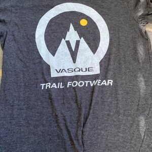 Size Medium Vasque Charcoal Trail Footwear Tee GUC
